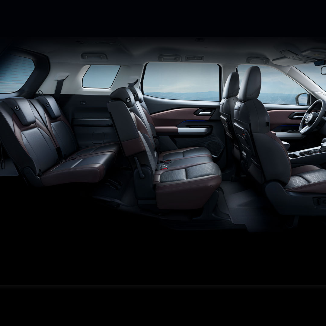 KHÔNG GIAN 3 HÀNG GHẾ SANG TRỌNG VÀ RỘNG RÃI